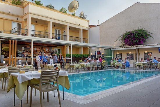 Telesilla poolside Restaurant
