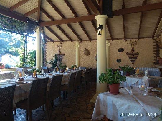 Zak's Taverna