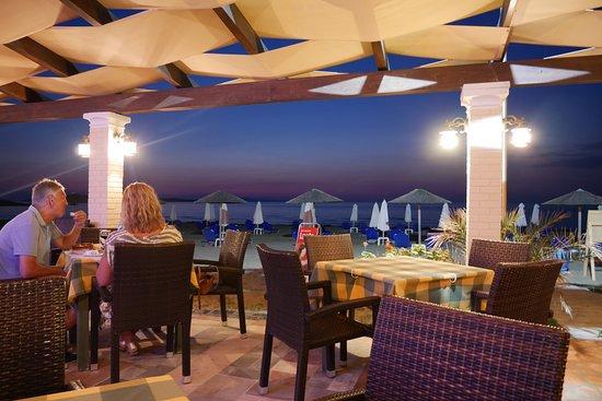 The Waves Taverna