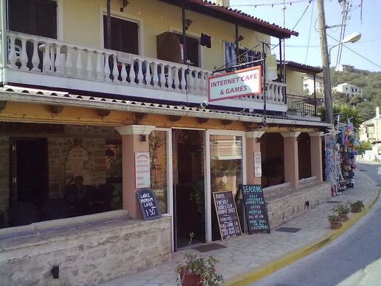 Seasons Cafe Bar