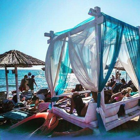Wave Beach Bar